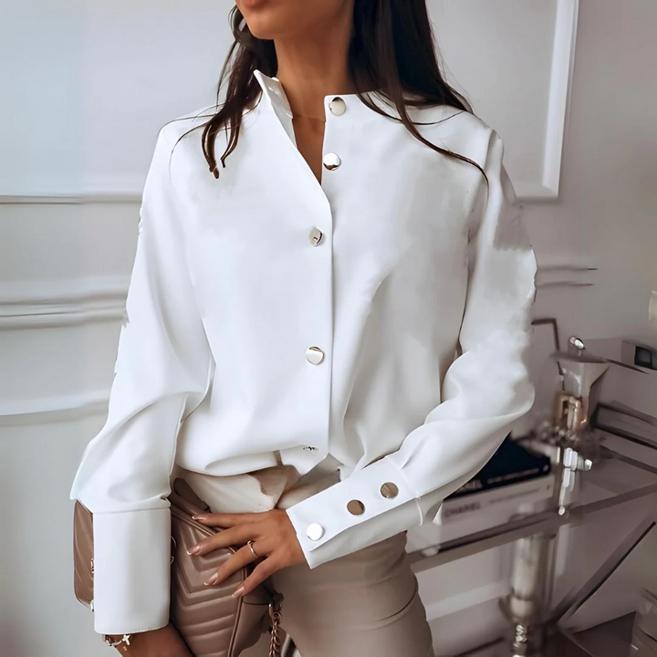 Camisa de mujer elegante con botonadura y cuello clásico – Norea