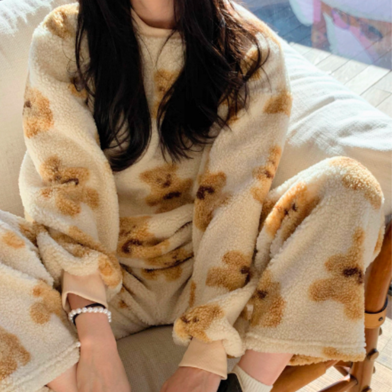 Samtweiche Pyjama-Set mit Bärenmotiv – Mila