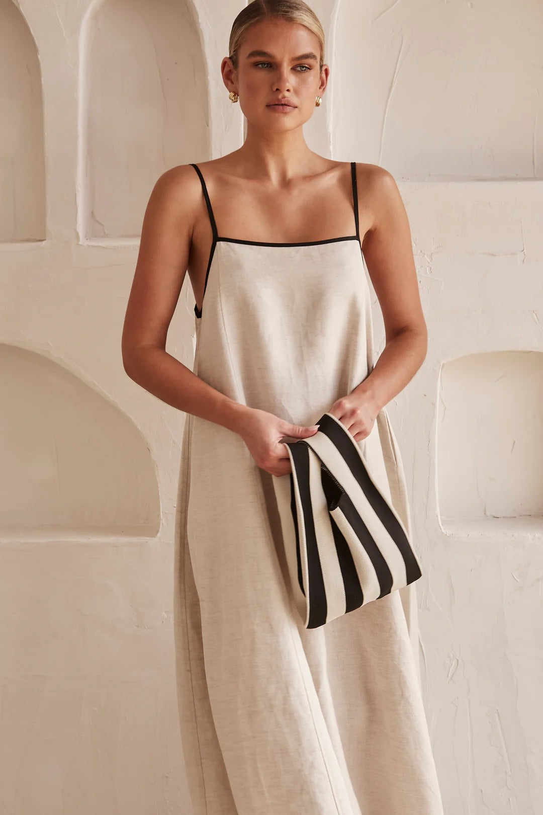 Beige Sommerkleid mit femininem Silhouette – Isara