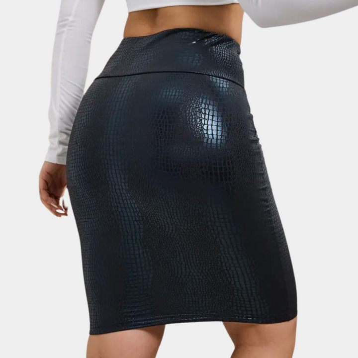 Damenrock schwarz, Lederoptik, knielang, figurbetont, modisch, elegant, Party-Outfit.