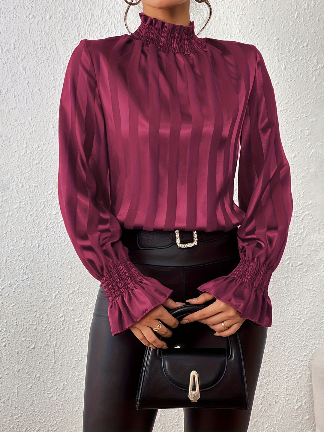 Satin Damenbluse mit langen Ärmeln und gerüschtem Kragen – Noëlle
