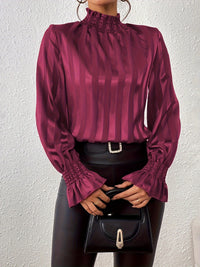 Satin Damenbluse mit langen Ärmeln und gerüschtem Kragen – Noëlle