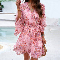 Sommerliches Blumenkleid mit Spitze und V-Ausschnitt – Sofia