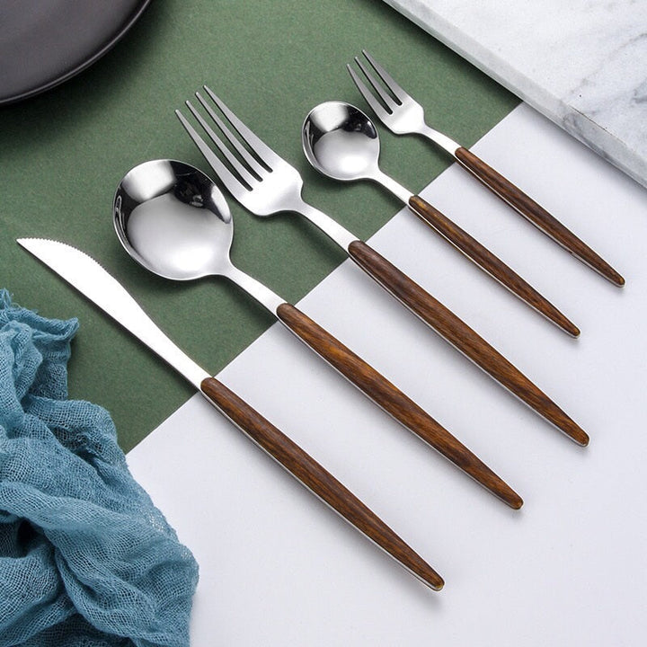 Edelstahl-Besteckset mit Holzgriff – WoodCraft