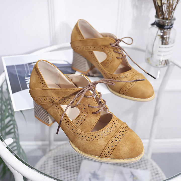 Wildlederoptik Dirndl-Schnürpumps – Katharina Oktoberfest 2025