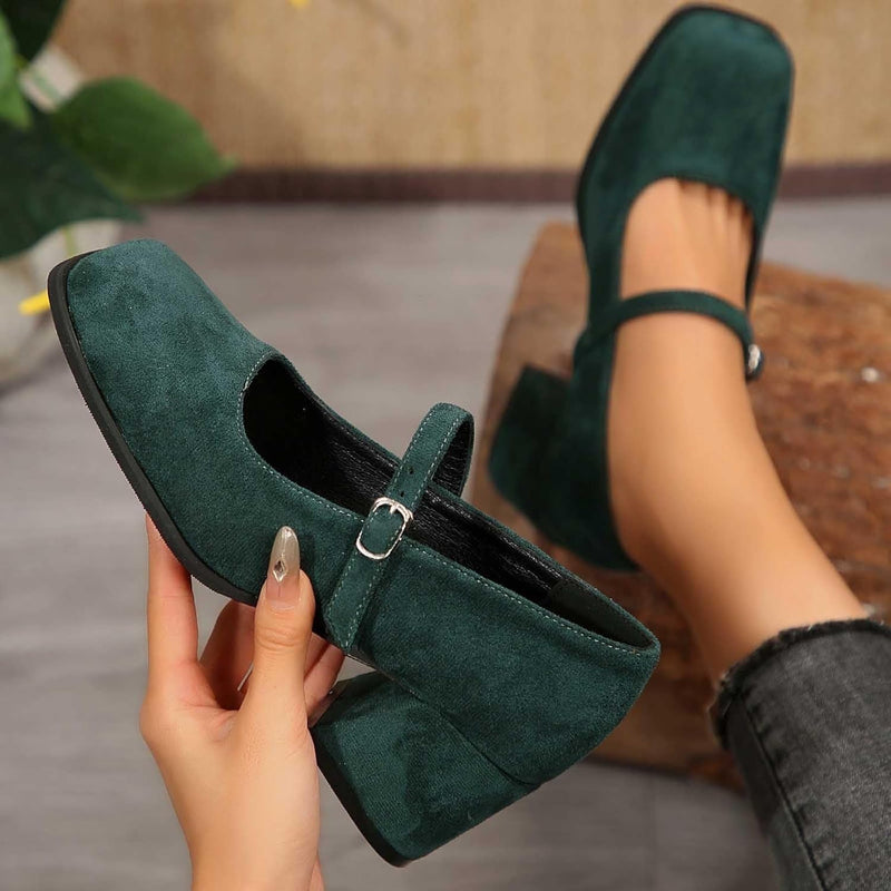 Wildleder Pumps mit Schnalle – Lena Oktoberfest 2025