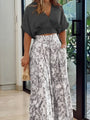 Zweiteiliges Sommeroutfit mit lockerer Bluse und weit geschnittene Hose – Élise