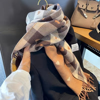 Karierter Damen Schal aus Polyester für Herbst & Winter – Aurelie