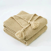Gestrickte Wolldecke mit Quasten - NordicCozy