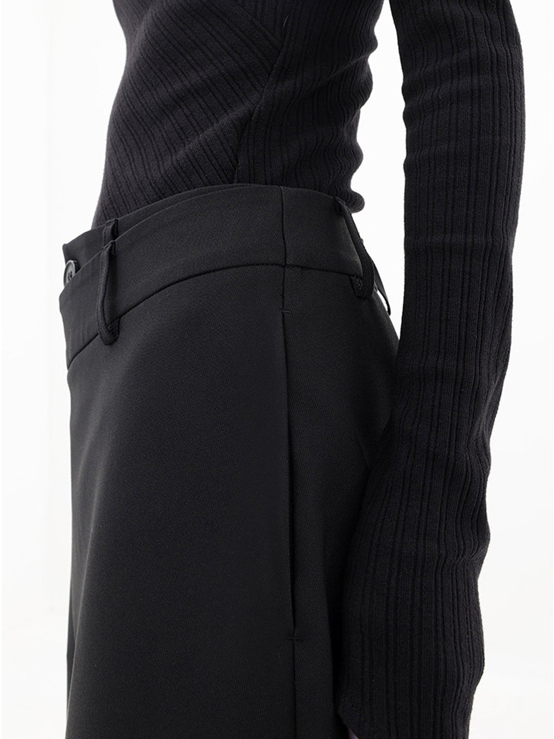 Asymmetrische Weite Damenhose mit Doppelknoten – Noa
