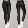 Schwarze Damen-Lederhose, eng anliegend, hohe Taille, modisch, bequem, ideal für Freizeit.