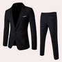 Schwarzer Herrenanzug, zweiteilig, Sakko und Hose, elegantes Design, formelle Kleidung.