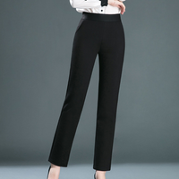 Schwarze Damenhose, gerade geschnitten, elegant, Business-Look, hochwertige Stoffqualität.