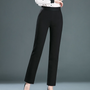 Schwarze Damenhose, gerade geschnitten, elegant, Business-Look, hochwertige Stoffqualität.