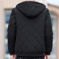 Gepolsterte Herrenjacke mit Kapuze – Dario