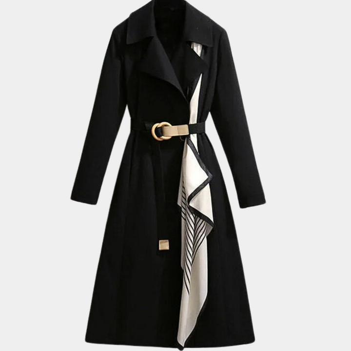 Schwarzer Damenmantel mit Gürtel und weißem Schal, elegantes Design, Herbstmode.