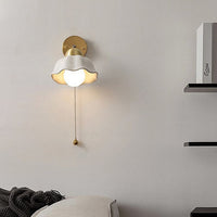 Weiße Wandlampe mit Zugschalter, Blumenform, modernes Design, Wohnzimmerbeleuchtung.