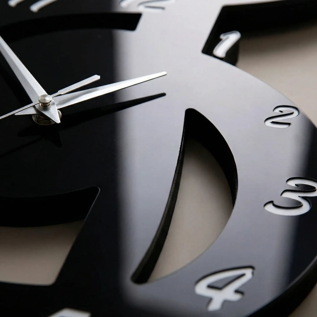 Dekorative Wanduhr In Notenschlüssel-Form - Clefora