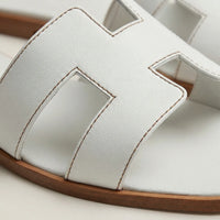 Flache Sandalen Mit Ausgeschnittenem Riemendesign - Kerry