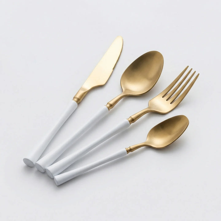 Gouden Bestekset In Minimalistische Stijl - Auravio