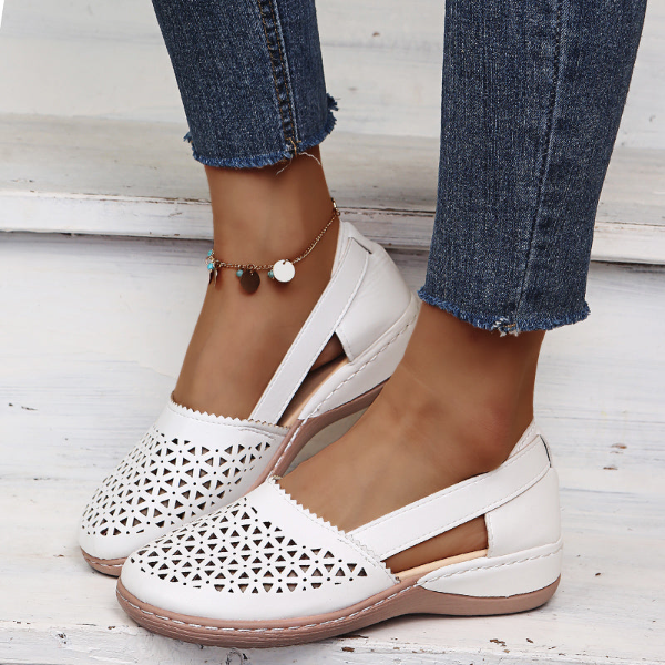 Orthopädische Slipper mit Ausschnitten - Lena