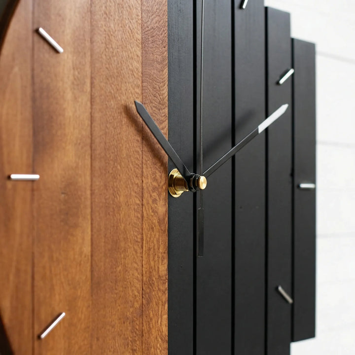 Halbrunde Wanduhr Im Lamellen-Design - Timbera