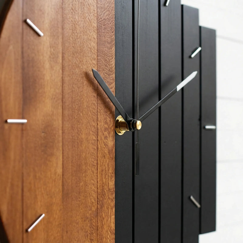 Halbrunde Wanduhr Im Lamellen-Design - Timbera