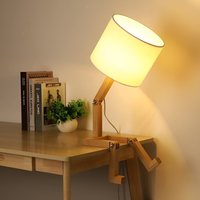 Flexibler Robot Schreibtischlampe aus Massivholz – LumoBot