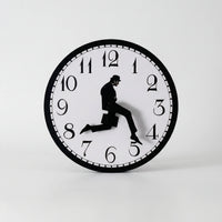 Humorvolle Wanduhr - TickleStride