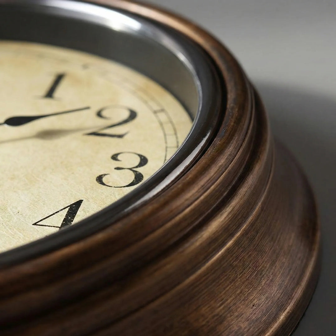 Klassische Runde Wanduhr - ChronoHaven