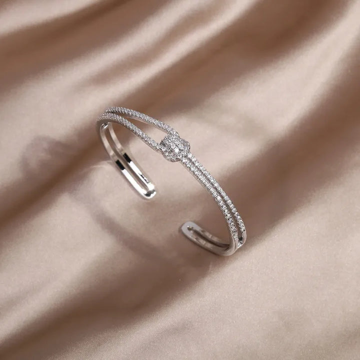 Kunstvoll Gestaltetes Armreif - GoldKnot