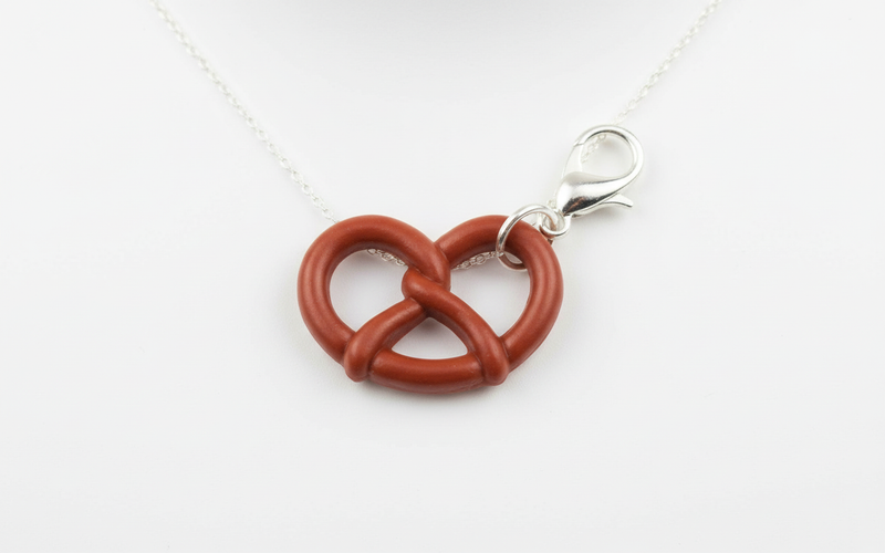 Miniatur Brezel Charm - DirndlAccessory