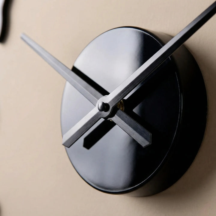 Moderne Wanduhr Mit Spiegeleffekt - DentiqueClock