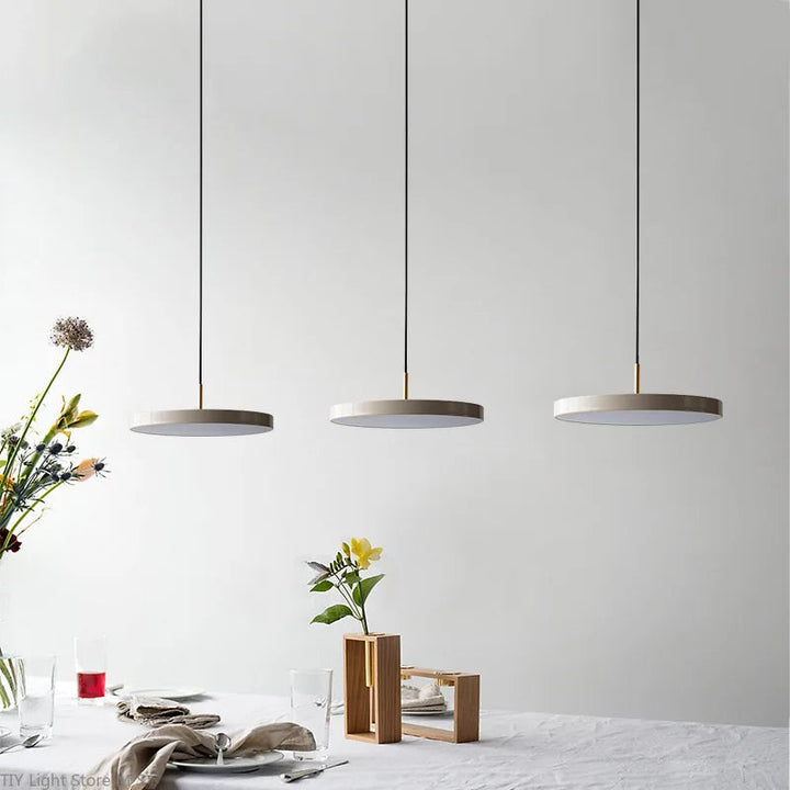 Skandinavische Hängeleuchte mit minimalistischem Design - Lyssa