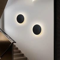 Minimalistische schwarze Wandleuchte, energiesparend, modernes Design, Treppenhausbeleuchtung.
