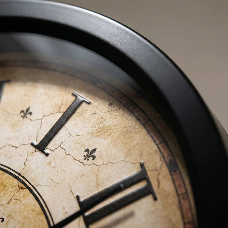Runde Wanduhr Im Vintage-Stil - ChronoVint