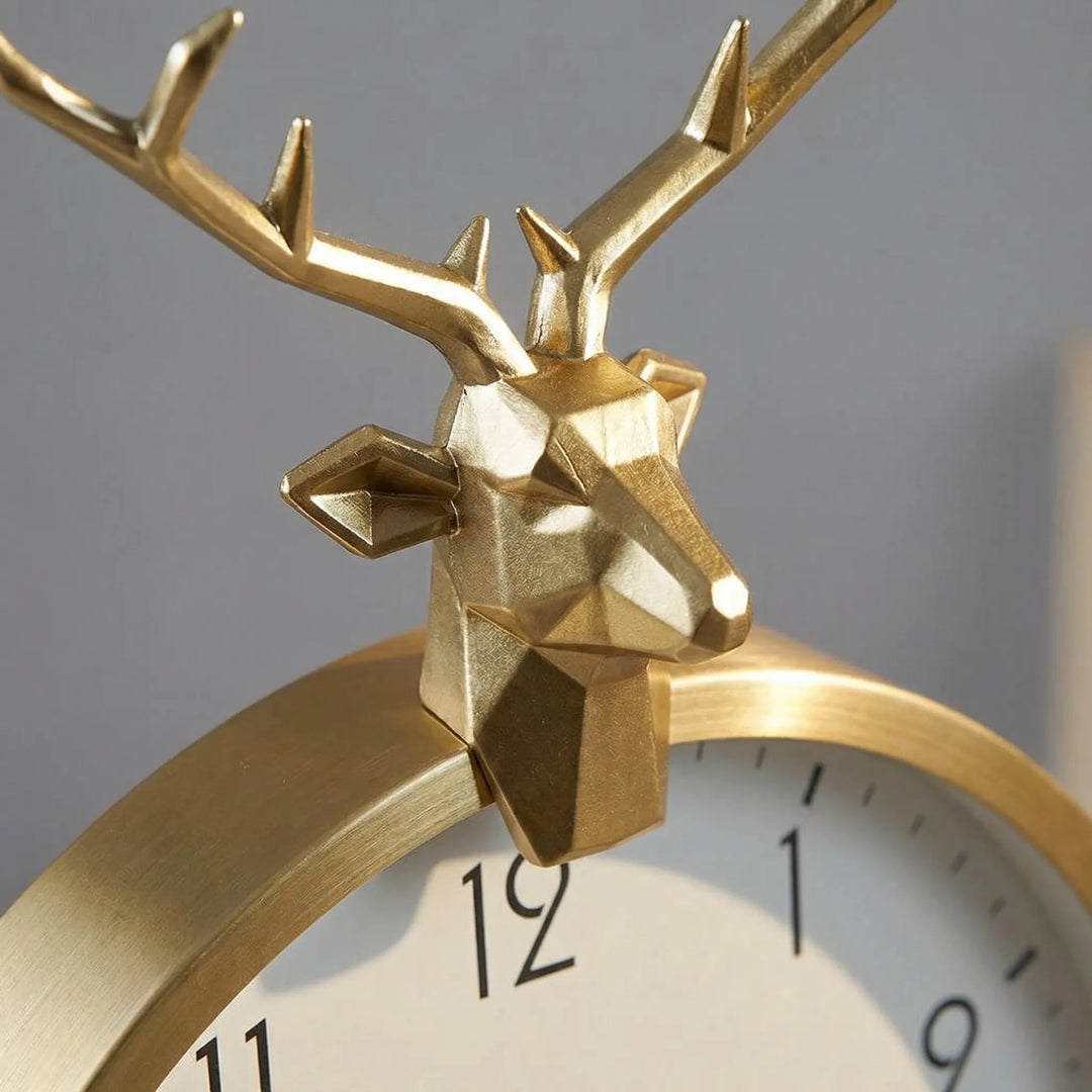 Runde Wanduhr Mit Hirschkopf-Detail - Auraldeer