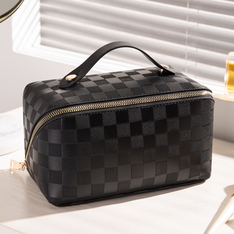 Kosmetiktasche aus PU-Leder mit Fächern – LuxeCarry