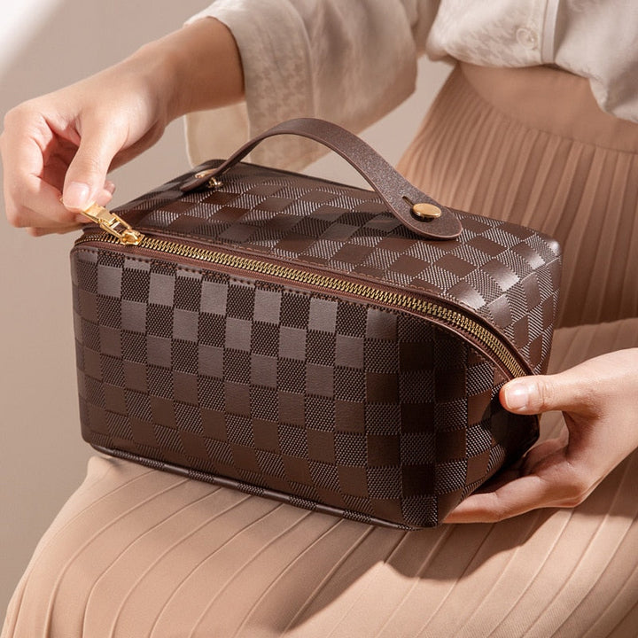 Kosmetiktasche aus PU-Leder mit Fächern – LuxeCarry
