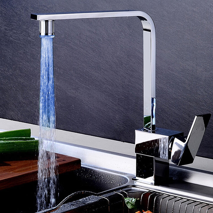 Farbenfroher Wasserhahn LED - AquaGlow