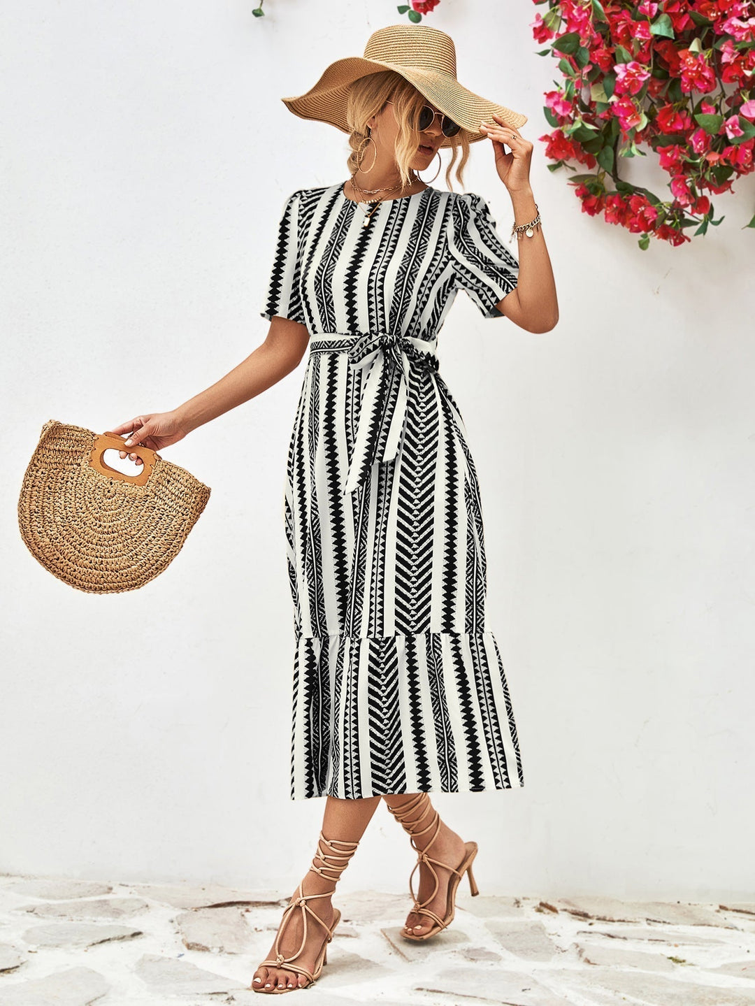 Schwarz-Weiße Gestreifte Midi-Kleid – Elise