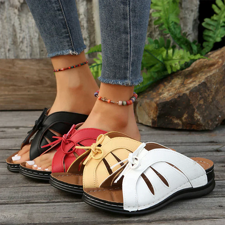 Orthopädische Wedgesandalen mit gewölbtem Knopf – Mirella