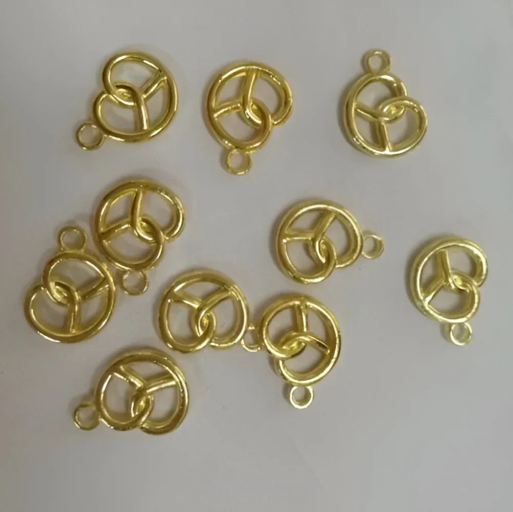 30 Stück Mini Brezel-Anhänger – BreznGlanz Charms Oktoberfest 2025