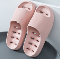 Antypoślizgowe i miękkie kapcie łazienkowe unisex – Noah