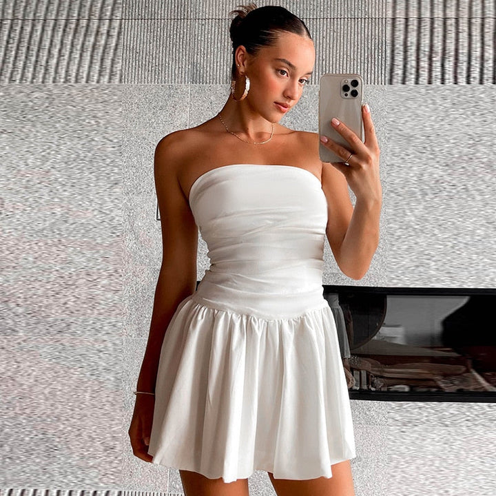 Weiße Strapless Mini-Kleid mit Plissée-Details – Nikki