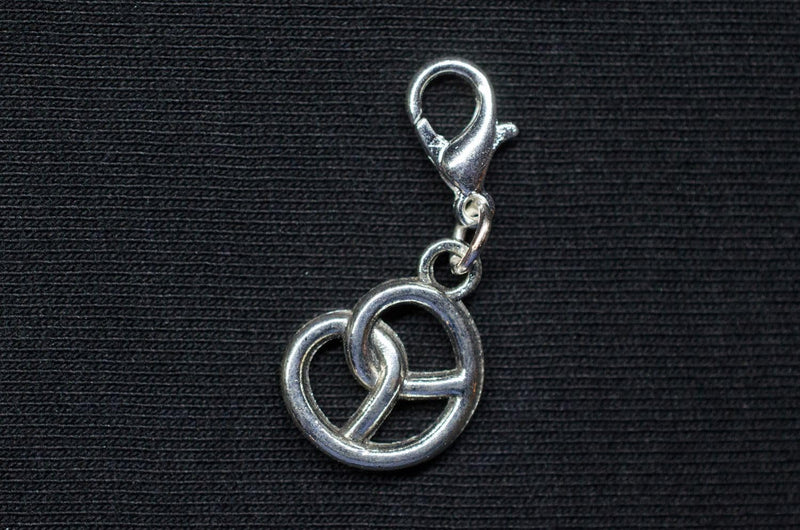 Silberner Brezel-Charm - CharmPretzel