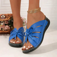 Orthopädische Wedgesandalen mit gewölbtem Knopf – Mirella
