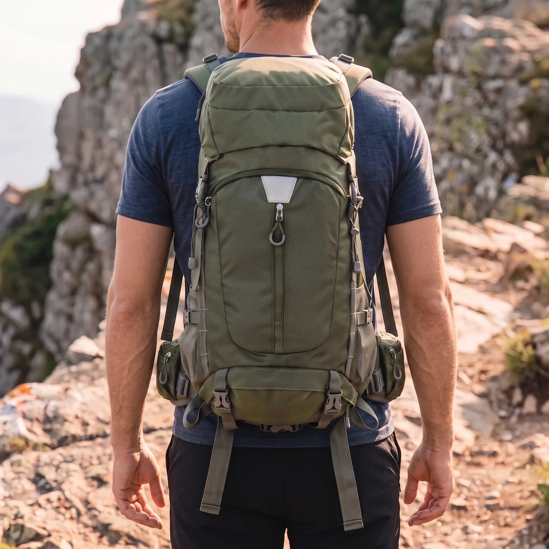 60 L Wanderrucksack - Für Herren - Mit mehreren Fächern - Gepolsterter Hüftgurt - Inklusive Regenhülle - Softback-Design