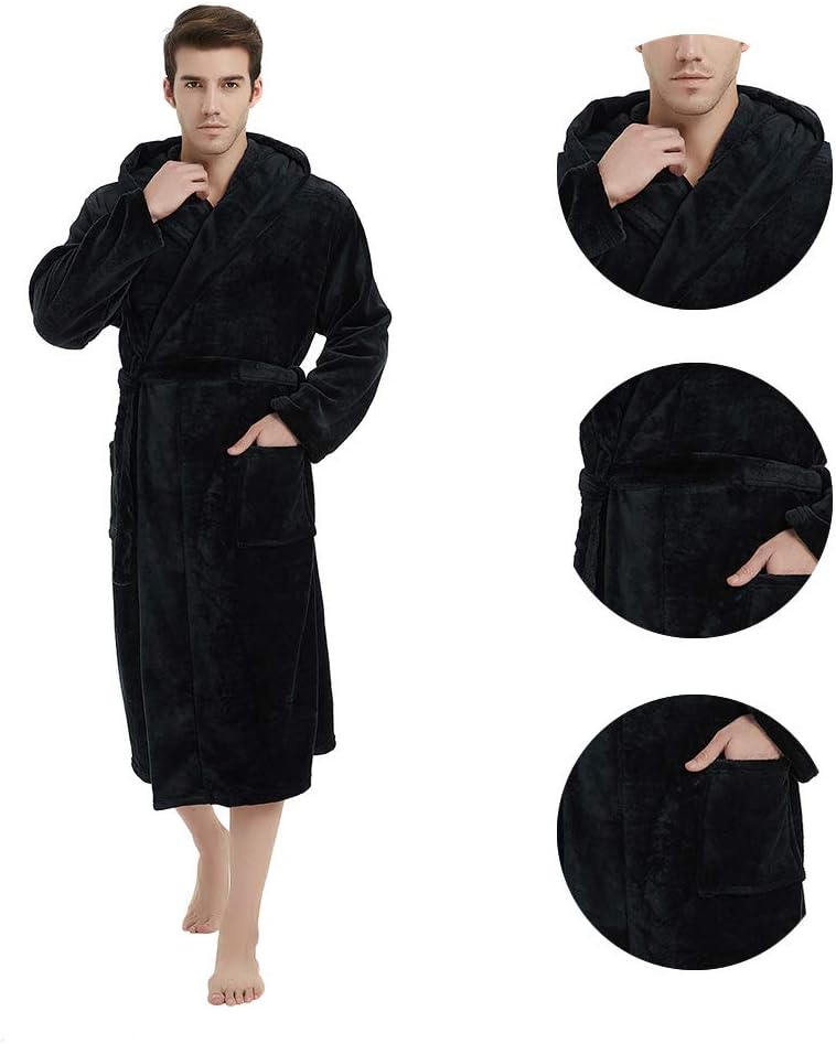 Schwarzer Bademantel am Model mit Detailausschnitten zu Kapuzenkragen, Gürtel und aufgesetzter Tasche 36