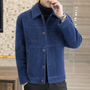 Blauer Herren-Wollmantel mit Knöpfen, elegantes Design, ideal für Herbstmode.